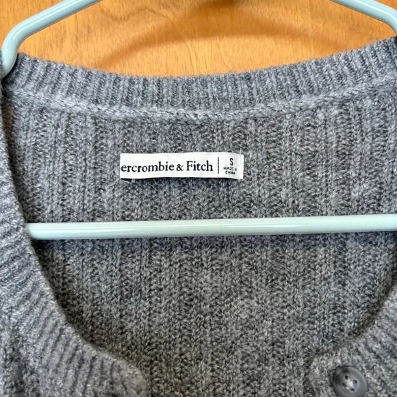 Abercrombie & Fitch Cardigan Womens Small Grey Ribbed Knit Button Front Cropped - Picture 3 of 7